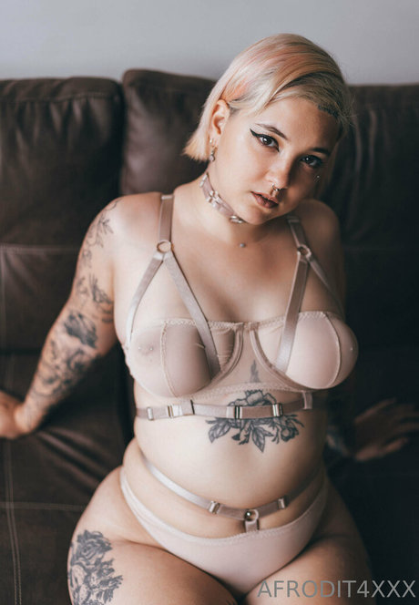 デカ尻ジーンズ OnlyFans 美しいヌード 写真