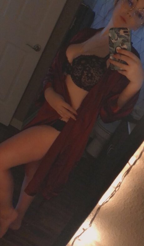 Emily Fox アートモデル 写真