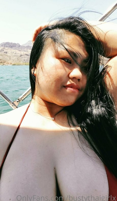 bustythaigirlx ポルノスター 素敵 画像