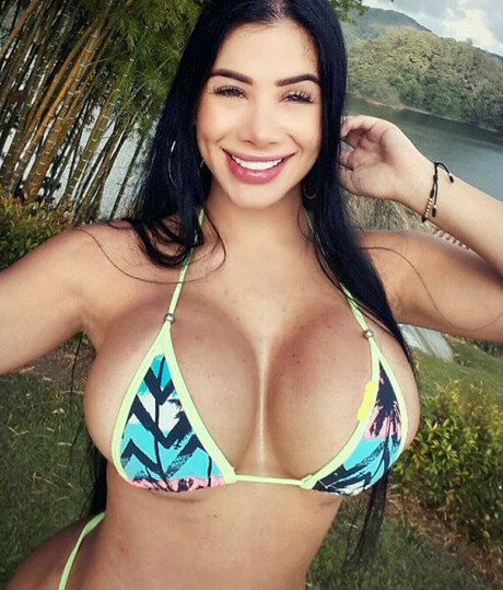 Jakeline Serna ポルノスター ヌード 写真