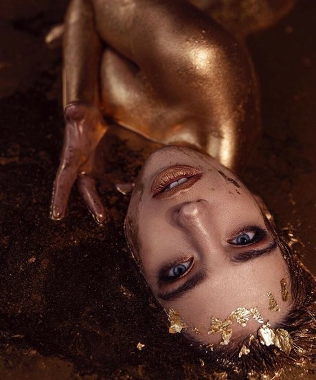 Stephanie Oustalet アートモデル 画像