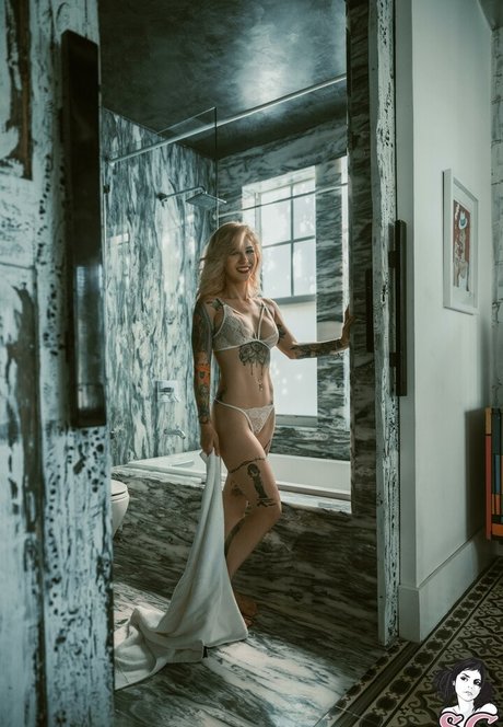 Kourtneydee セクシーモデル 写真