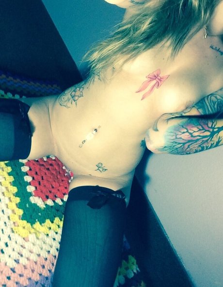 AspenGreyX エロティックなモデル 写真