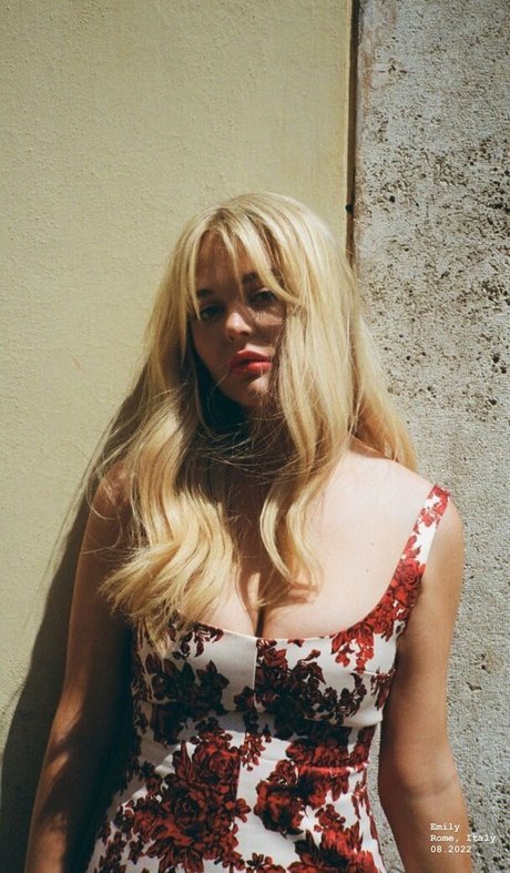 Emily Lind ホットモデル 画像