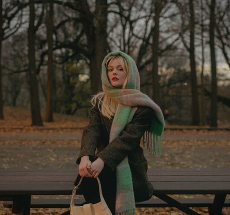 Emily Lind 裸のモデル ギャラリー