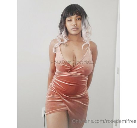 rosedemifree 可愛い女優 写真