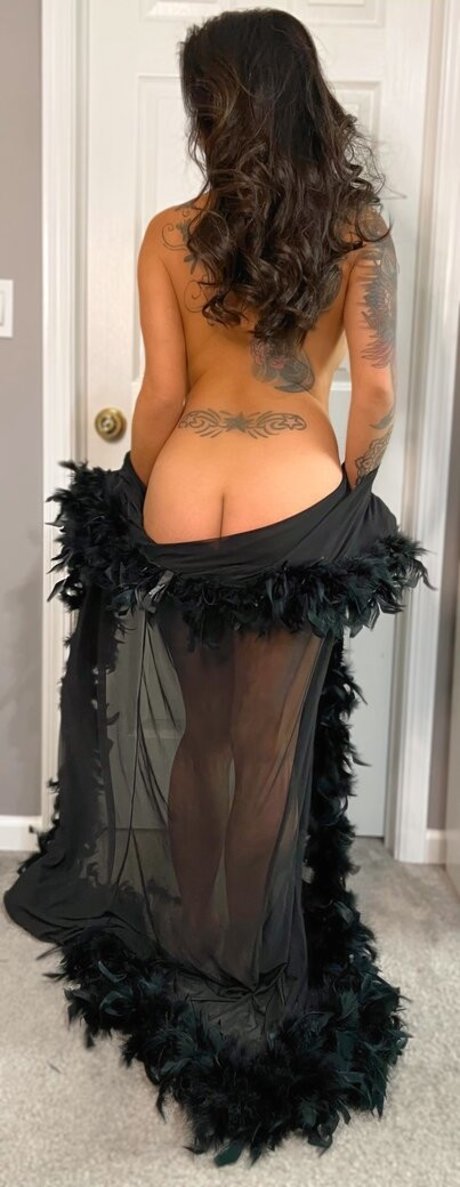 Honeybeenguyen2 top profile image