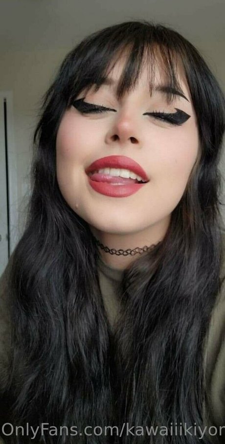Rue Hernandez ポルノスター ヌード 写真