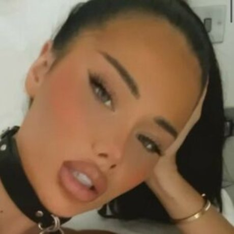 Adele Grisoni スター ヌード 画像