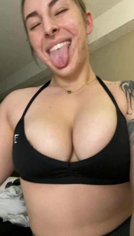 Emily Joel ホットモデル 画像