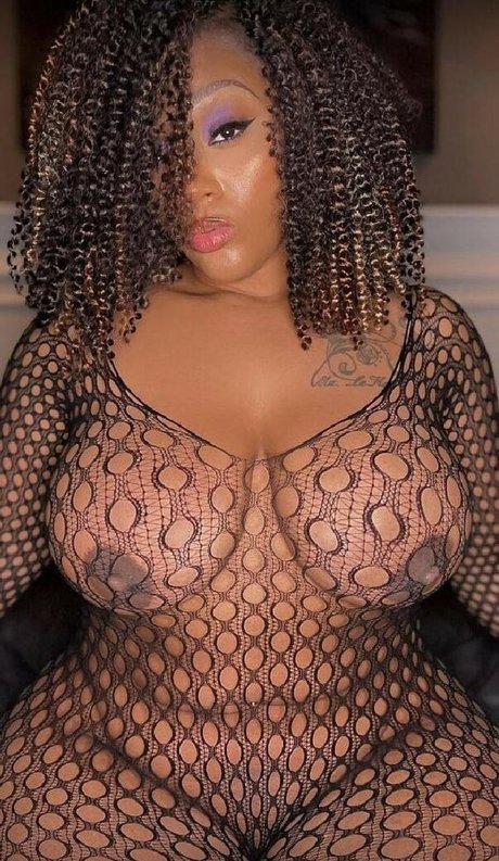 Mimi Curvaceous 最高のスター 写真