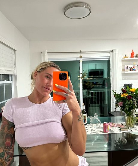 Danielle Brandon xxxモデル 画像