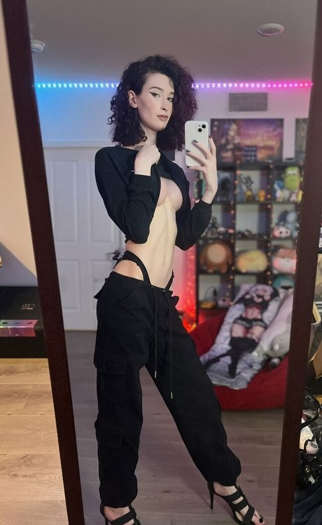 Yishai セクシー女優 画像