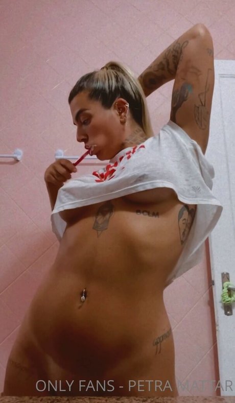 Petra Mattar ヌードスター 写真