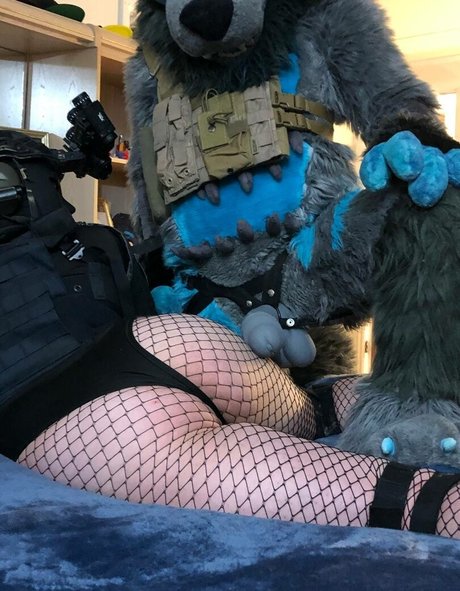Indyee 裸のポルノスター 写真