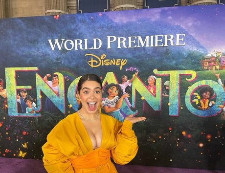 Aulii Cravalho ポルノスター 素敵 写真