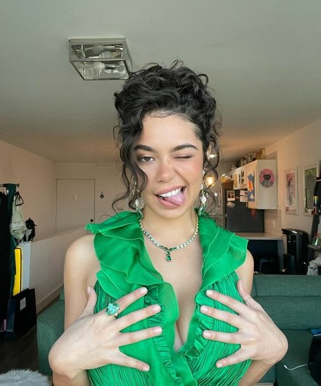 Aulii Cravalho HDモデル 写真