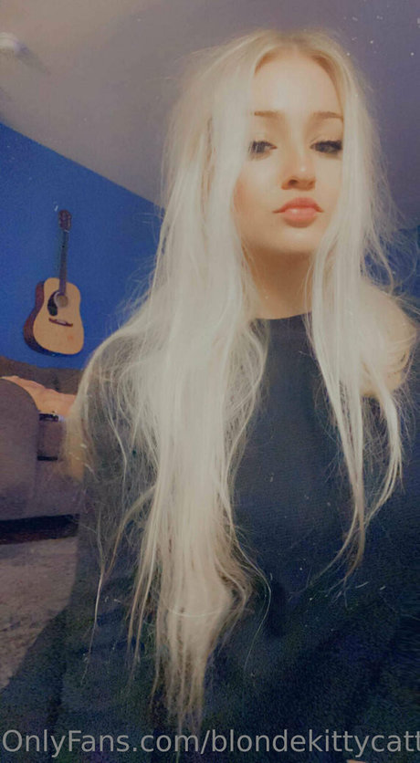 blondekittycattt ポルノスター 無料 写真
