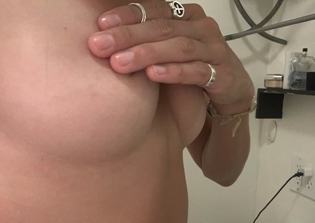 Antoinette Cuccia ポルノスター エロティック 画像