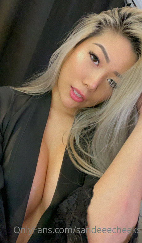 sandeeecheeks アダルトスター 写真