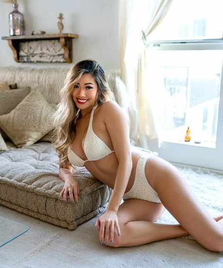 sandeeecheeks ホット女優 写真
