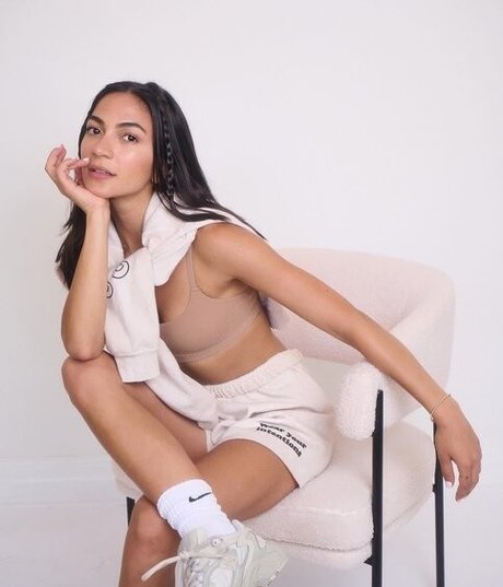 Natalee Linez ホット女優 写真