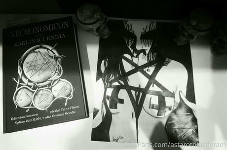 astarothluciferam スター 裸 写真