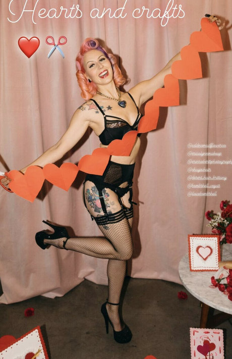 Annalee Belle アートモデル ギャラリー