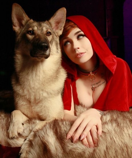 Ember Wolf ポルノスター 裸 画像