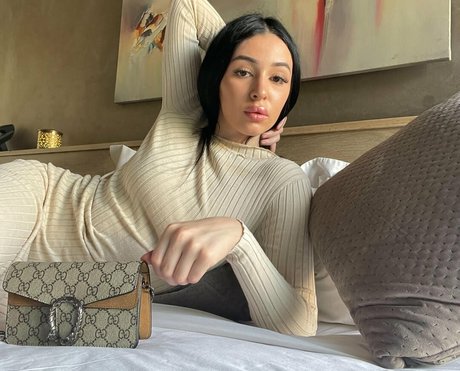 nidakhan セックススター 写真