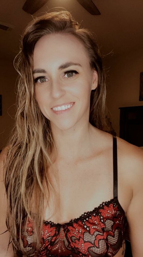 BikiniSquats top profile image