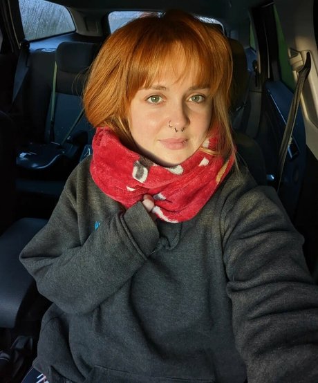 constanceflame 裸のスター 写真