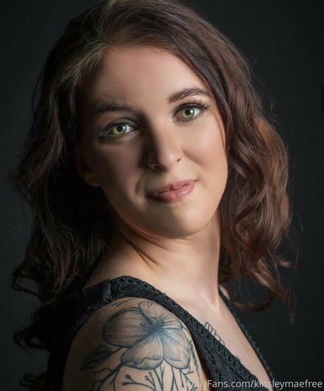 kinsleymaefree アダルトスター 画像