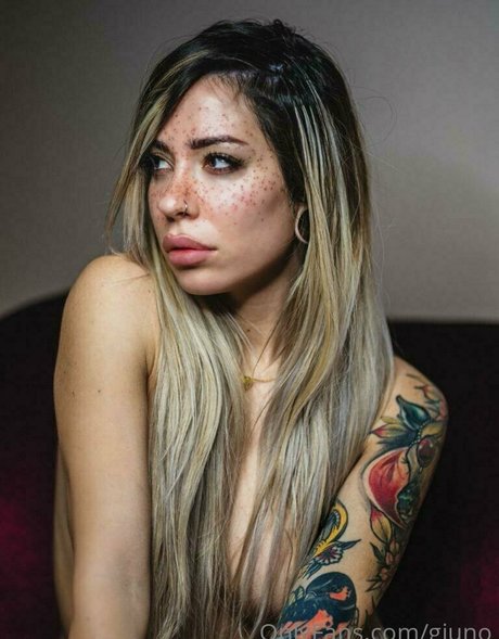 Giuno エロティックなポルノスター 写真