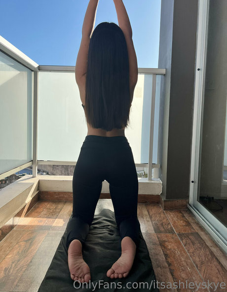 itsashleyskye セクシーなポルノスター 写真