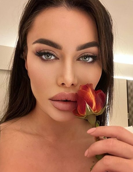 elena the beautiful ポルノモデル 写真