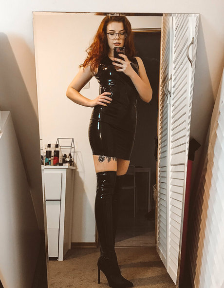 latex fox ヌードスター 写真