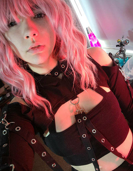 ravenmoore ヌード女優 写真