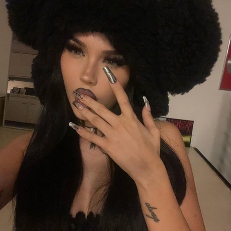 Maggie Lindemann セクシー女優 写真