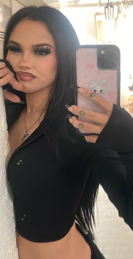 Maggie Lindemann ヌード女優 ギャラリー