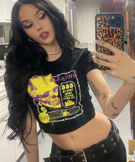 Maggie Lindemann ポルノスター エロティック 写真