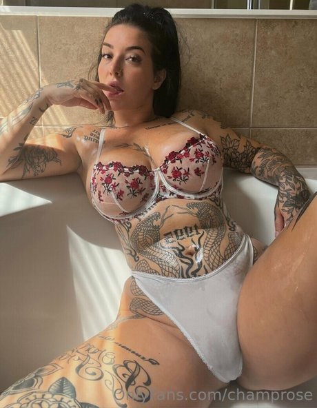 アナル熟女オンリーファンズ ポルノグラフィック 画像