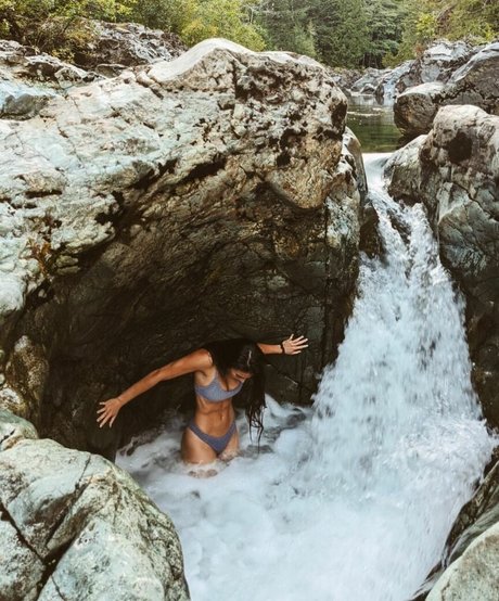 Brigit Sinaga 高品質モデル 写真