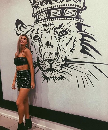 Megan Aisoff ポルノモデル 写真