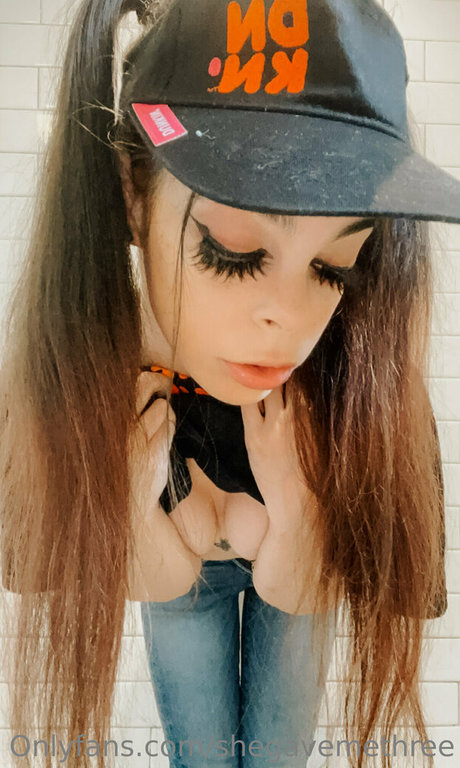 Shegavemethree セックス女優 写真