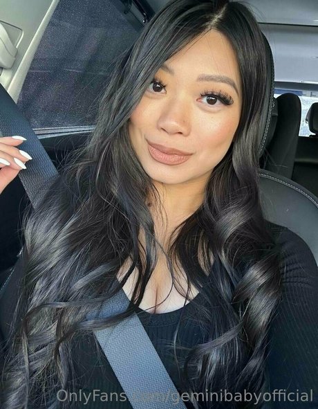 geminibabyofficial セクシーモデル 画像