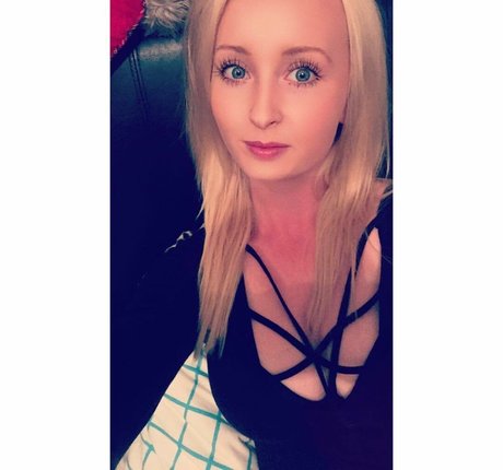 Ellie Cassidy ポルノスター ホット 画像