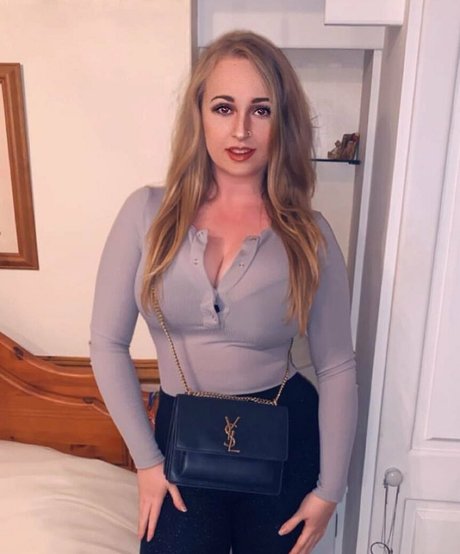 Ellie Cassidy エロティックなモデル 写真