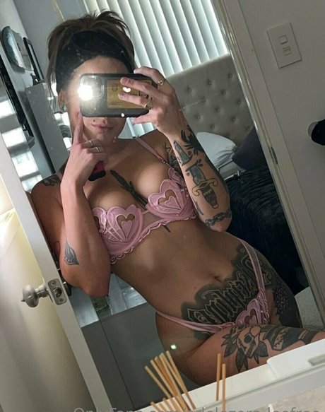 adelezora leefree 独占ポルノスター 画像
