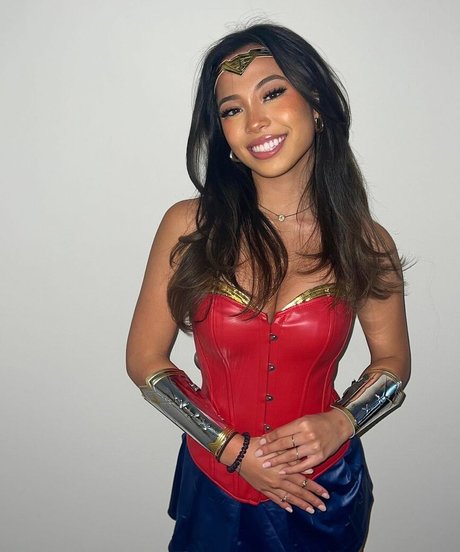Arienne Monteclar かわいいモデル 画像